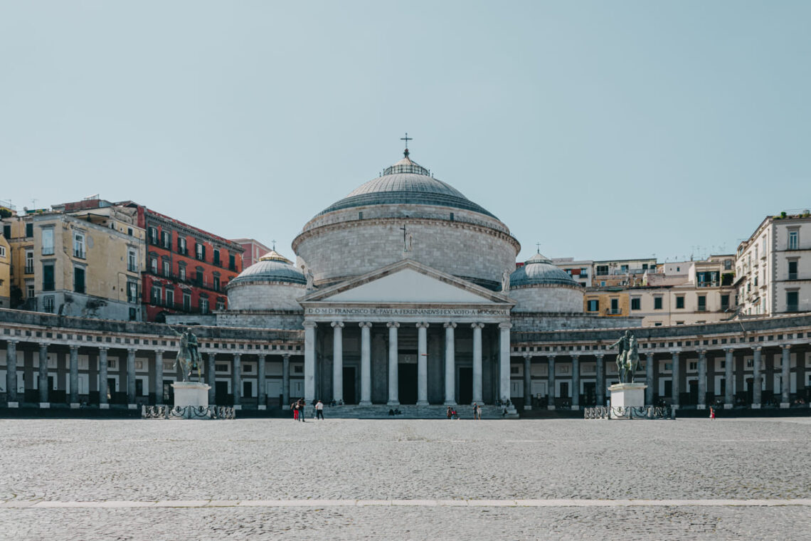 napoli piazza plebiscito